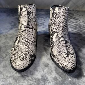 Union Bay  Women Sz 7.5M Booties Ruched Stretch Ankle Faux Leather Snakeskin